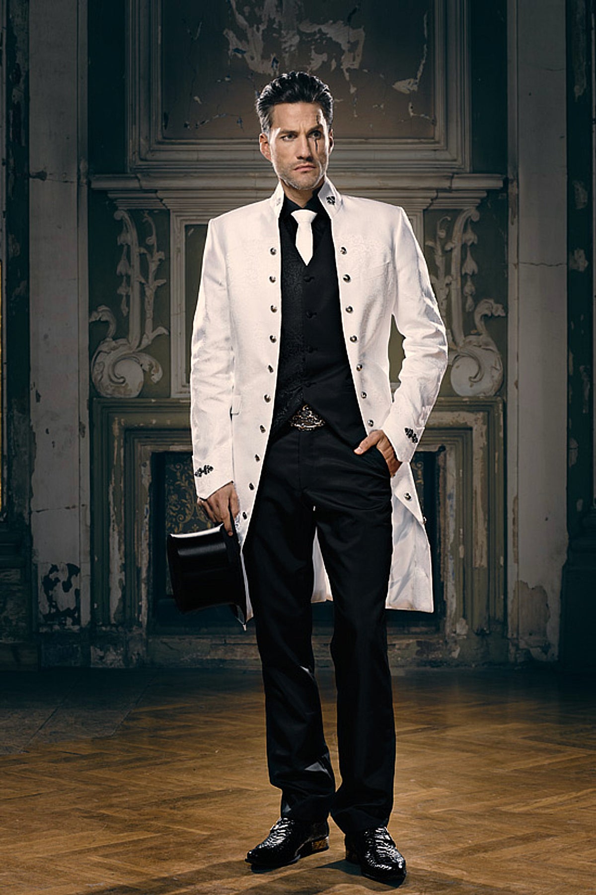 White Aristocratic Wedding Coat for Men – Ceremonial Formalwear – Lucardis Feist Style